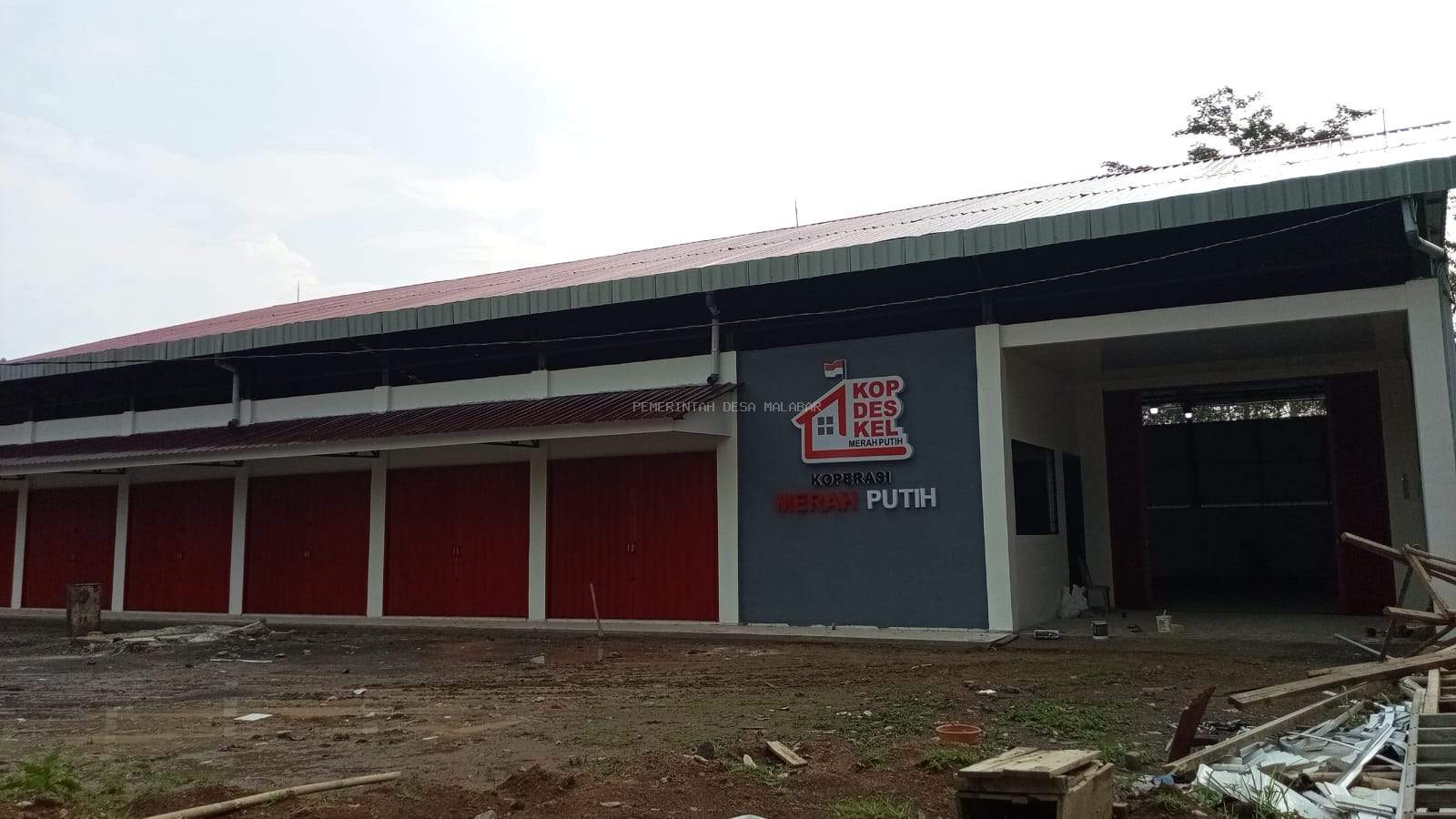 Gedung Koperasi Desa/ Kelurahan Merah Putih Malabar yang Megah